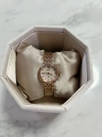 [최종 가격 인하] SEIKO 루키아 30주년 한정판 모델 작약 모티브