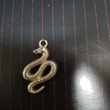 핸콕의 골드 뱀 귀걸이. 메루카리에서 가격 인하 요청 후 구매해주세요.