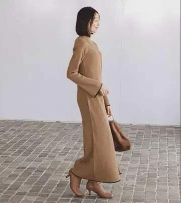 새상품급 노블 터틀넥 원피스 프리 사이즈 베이지 2024