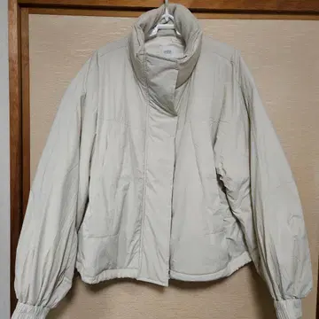 이번 시즌 LOWRYS FARM 아이보리 몬스터 숏코트