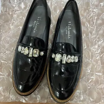 블랙 에나멜 비쥬 로퍼