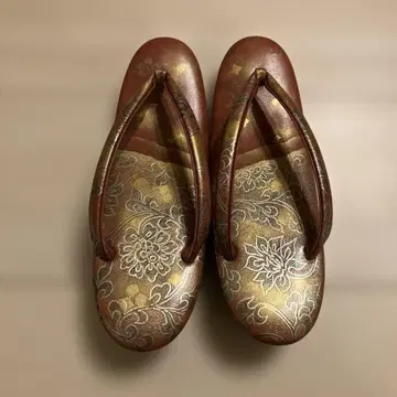 꽃무늬 조리 골드 컬러와 빨간색