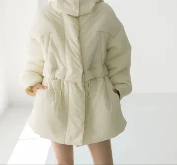 mystic 아이보리 후드 부착 숏 다운 자켓