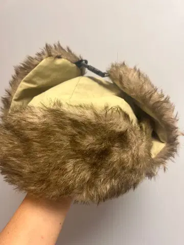 베이지 플라이트 캡 퍼 포함