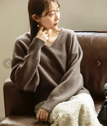 [ Noble ] V넥 스웨터