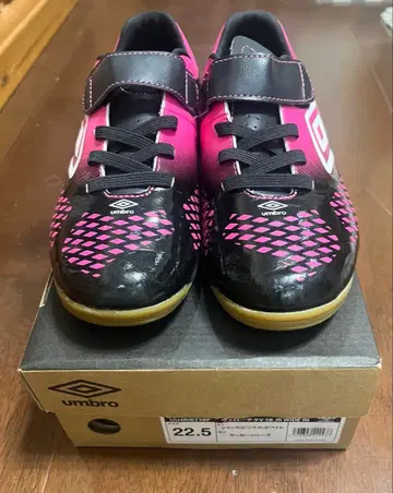 엄브로 축구화 22.5cm 핑크/블랙