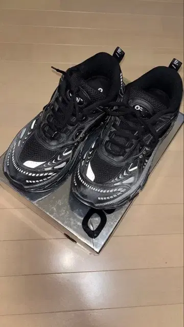 Ocai RunTech 블랙 스니커즈