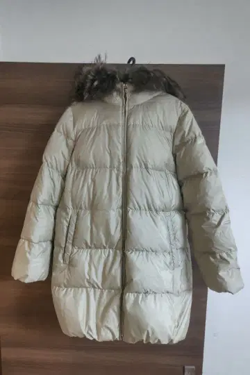 후드 부착 다운 코트