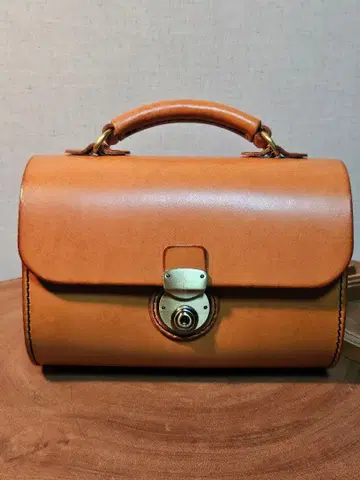 HERZ 프티 미뇽 숄더백