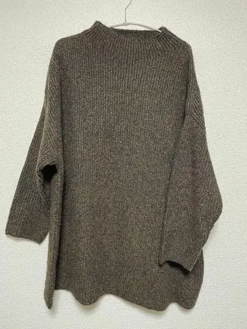 URBAN RESEARCH 다크 브라운 하이넥 니트 긴팔