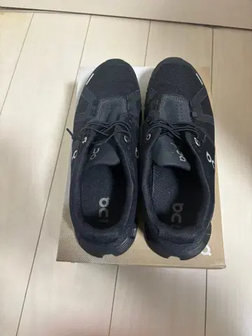 온 클라우드 블랙 스니커즈 클라우드 온