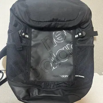 new balance 블랙 백팩 메쉬 포켓 부착