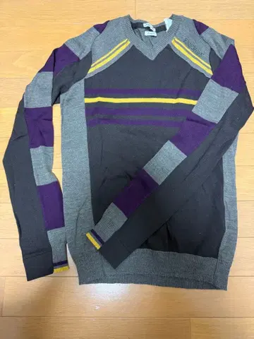 그레이/보라색/블랙/옐로우 컬러 스트라이프 V넥 스웨터 S