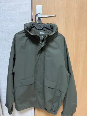 유니클로 윈드프루프 스탠드 블루종 2025년 올리브 M 사이즈