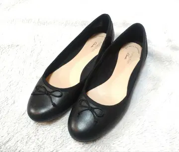 [Clarks] 블랙 플랫슈즈 리본 디자인