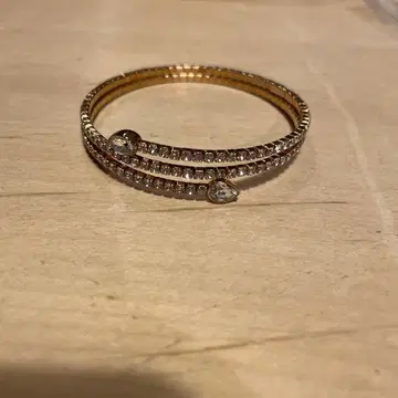 SWAROVSKI Twisty Drop 팔찌 뱅글