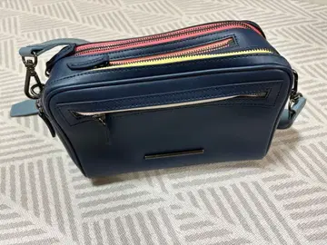 Carlyn 네이비 숄더백