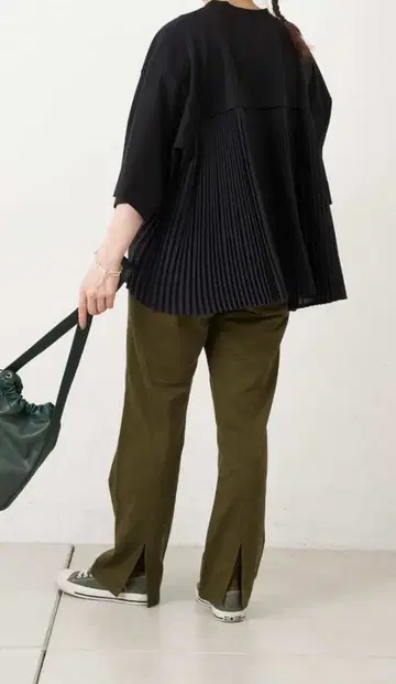 이아파피요네 플리츠 백 반팔 상의