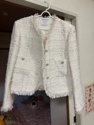 화이트 노카라 자켓 프린지 마무리