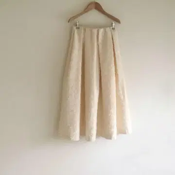 Mila Owen 미라 오웬 컷 자카드 허리밴딩 턱 스커트