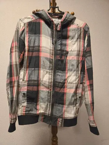 ikka 체크 무늬 후드 부착 자켓