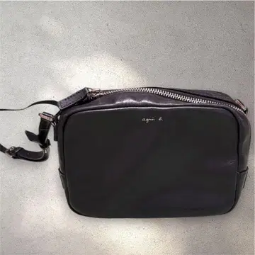 아네스 베 블랙 가죽 숄더백