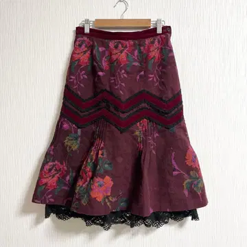 베티즈 블루 무릎 기장 스커트 꽃무늬 레이스 벨로아