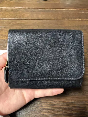 가격 인하 종료! 일비종떼 IL BISONTE 블랙 가죽 접이식 지갑