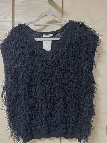 새상품 프린지 디자인 블랙 니트 베스트