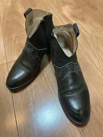 EU 컴포트 슈즈 CASSIA 블랙 스네이크 스킨풍 부티 한 번 착용