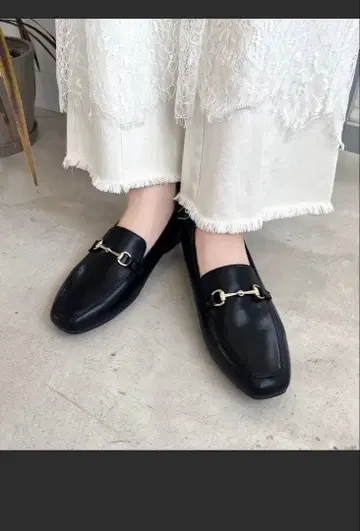 뛸 수 있는 펌프스 출퇴근 신발 스퀘어토 비트 모티브 로퍼