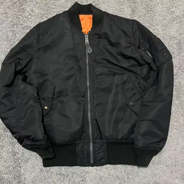 알파 인더스트리즈 블랙 MA-1 자켓