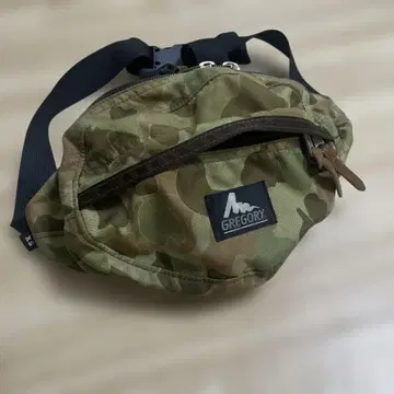 GREGORY 그레고리 테일 메이트 스위스 모카 바디백