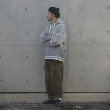 이즈네스 절개 후드티 니트