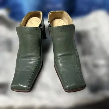 그린 가죽 숏부츠 중간 힐