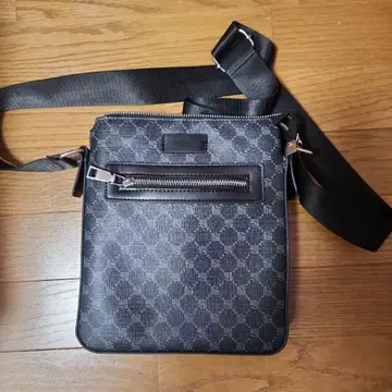 블랙 숄더백 합성 피혁