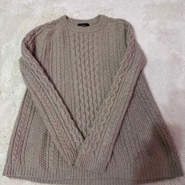 그레이 케이블 짜임 니트 스웨터 긴팔