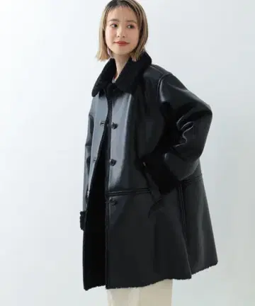 Ray BEAMS 페이크 무스탕 하프 코트