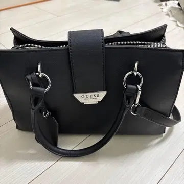 GUESS 블랙 핸드백