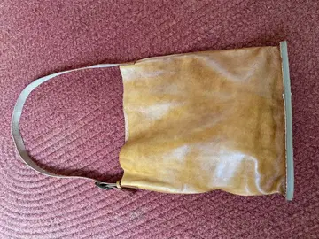 베이지 가죽 숄더백