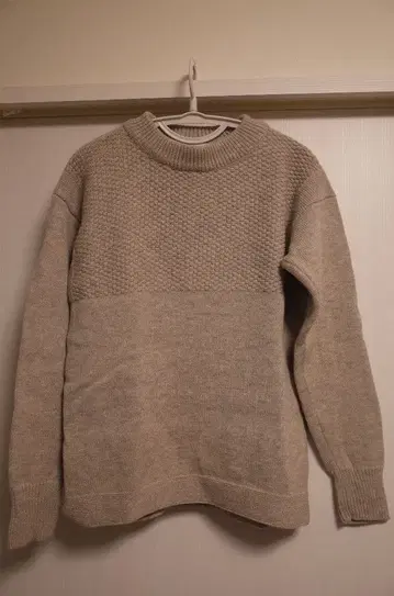 MHL 베이지 크루넥 니트 스웨터