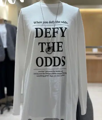 새상품 파시오네 PASSIONE 티셔츠 로고 긴팔티 화이트 레레레님