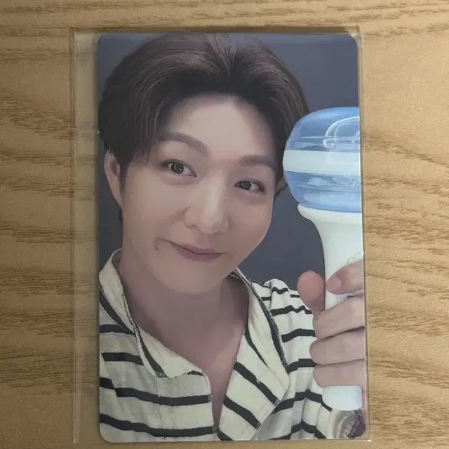 이창섭 응원봉 포카