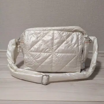RICH RAISE Cross quilt bag / White
