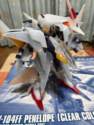 RX-104FF (클리어 컬러) 1/144 완성형 페넬로페