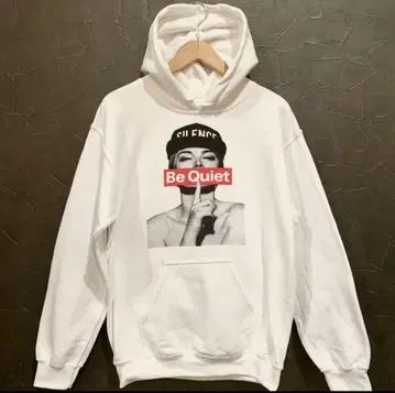 남녀 공용 Be Quiet 포토 프린트 박스 로고 후드티/화이트