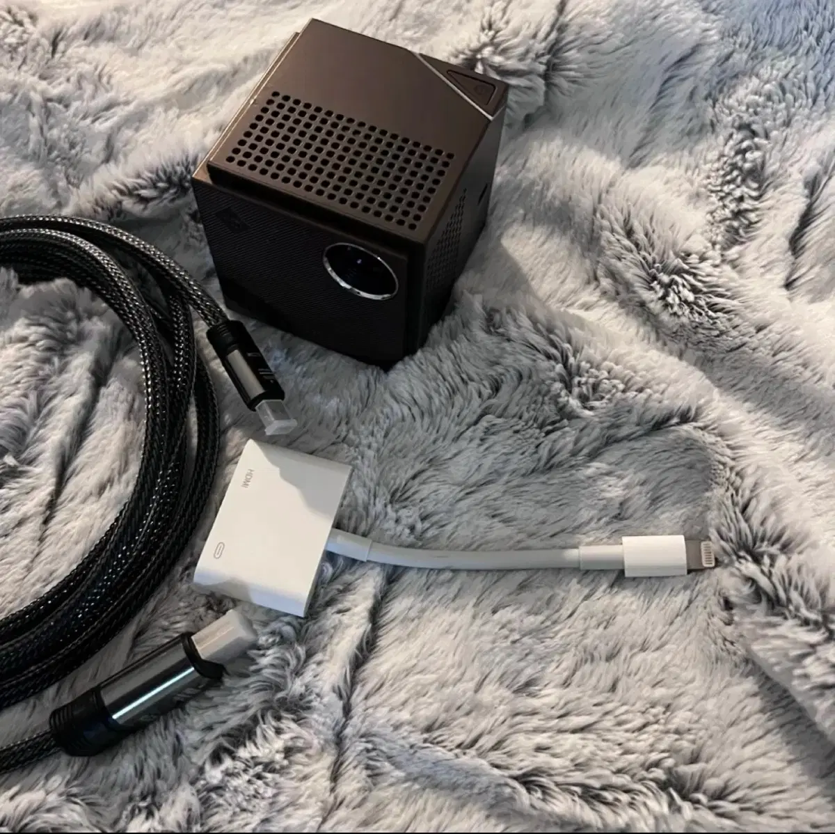 Beam projector_SK Smart Beam Laser + Apple HDMI cable full box