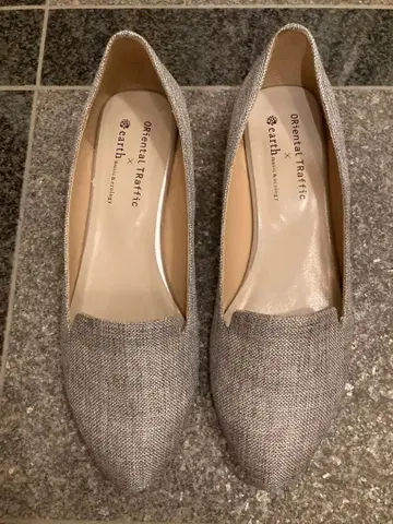 earth x Oriental Traffic 그레이 펌프스