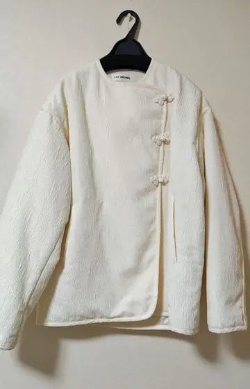 릴리 브라운 차이나 디테일 패드 블루종