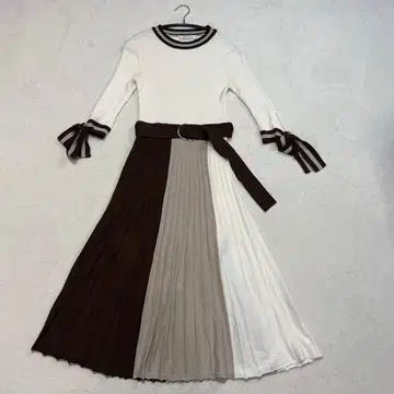 CECIL McBEE 롱 원피스 바이컬러 플리츠 A라인 벨트